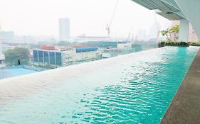 5-Star Apartment + Infinity Pool, 4 Pax, 1 Min To Jaya One